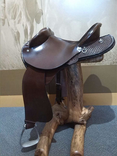 Stock Western Fender Saddle